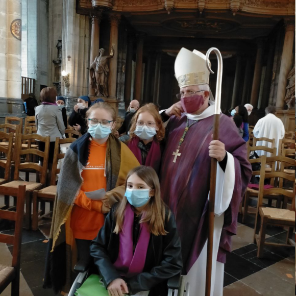 Rencontre des futurs baptisés avec le père Evêque